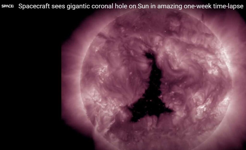 Un trou gigantesque a été observé ces derniers jours au niveau du soleil. De fait l’activité solaire est énorme.